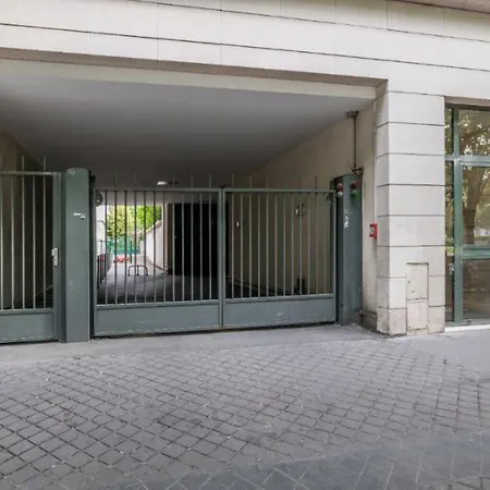 Apartment Spacieux Avec Terrasse Pres De Paris Et Du Stade De France